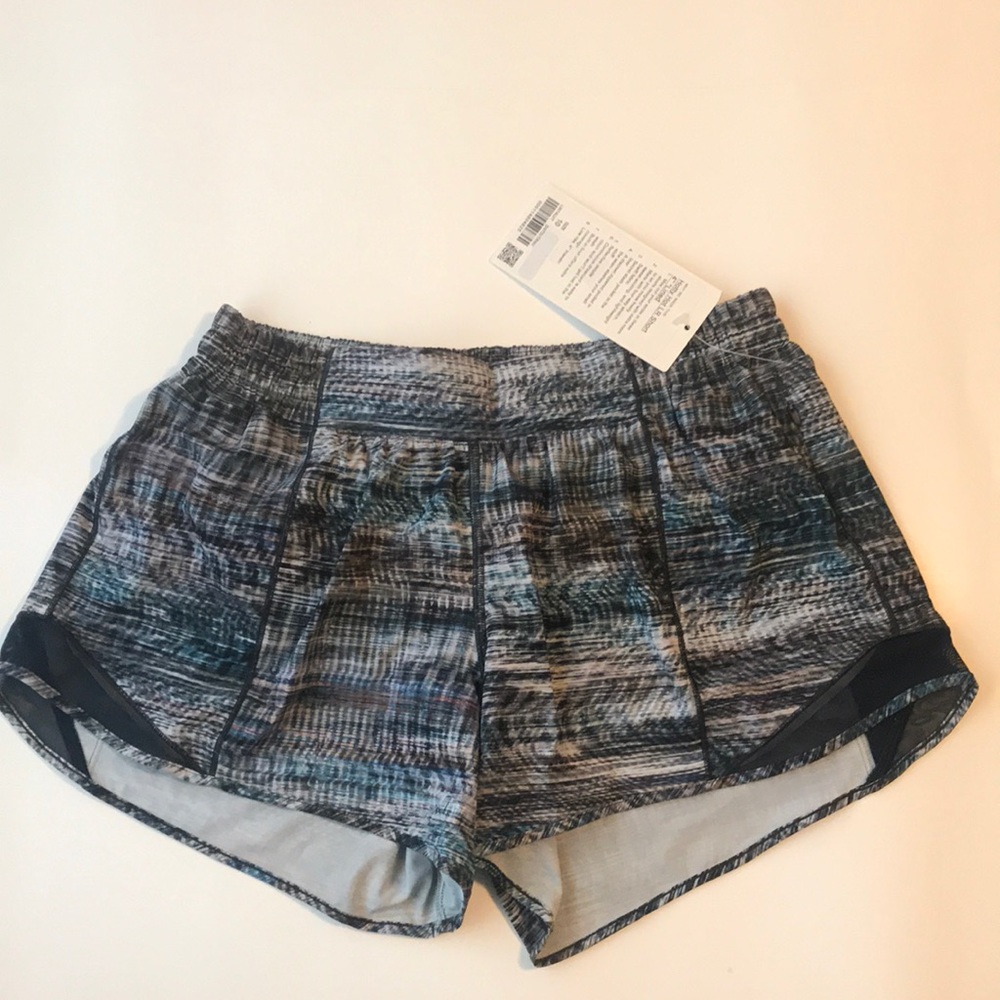 Lululemon Athletica Hotty Hot LR Short 4” (Lined)
